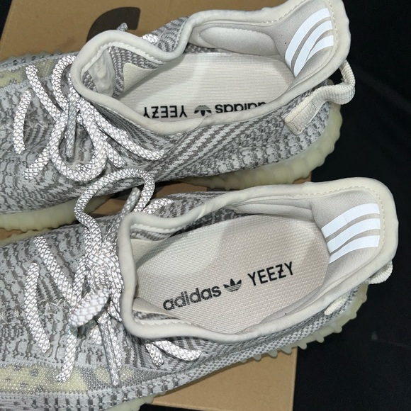 Yeezy Boost 350 V2 - Picture 7 of 8